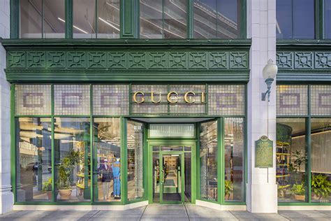 gucci store near me now.